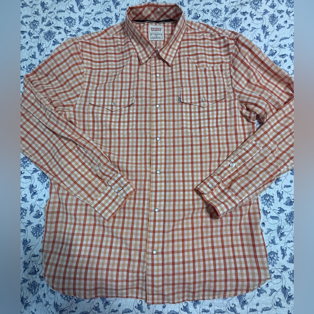 Levi’s men’s western shirt size Large
Orange plaid pearl snaps rodeo ranchwear